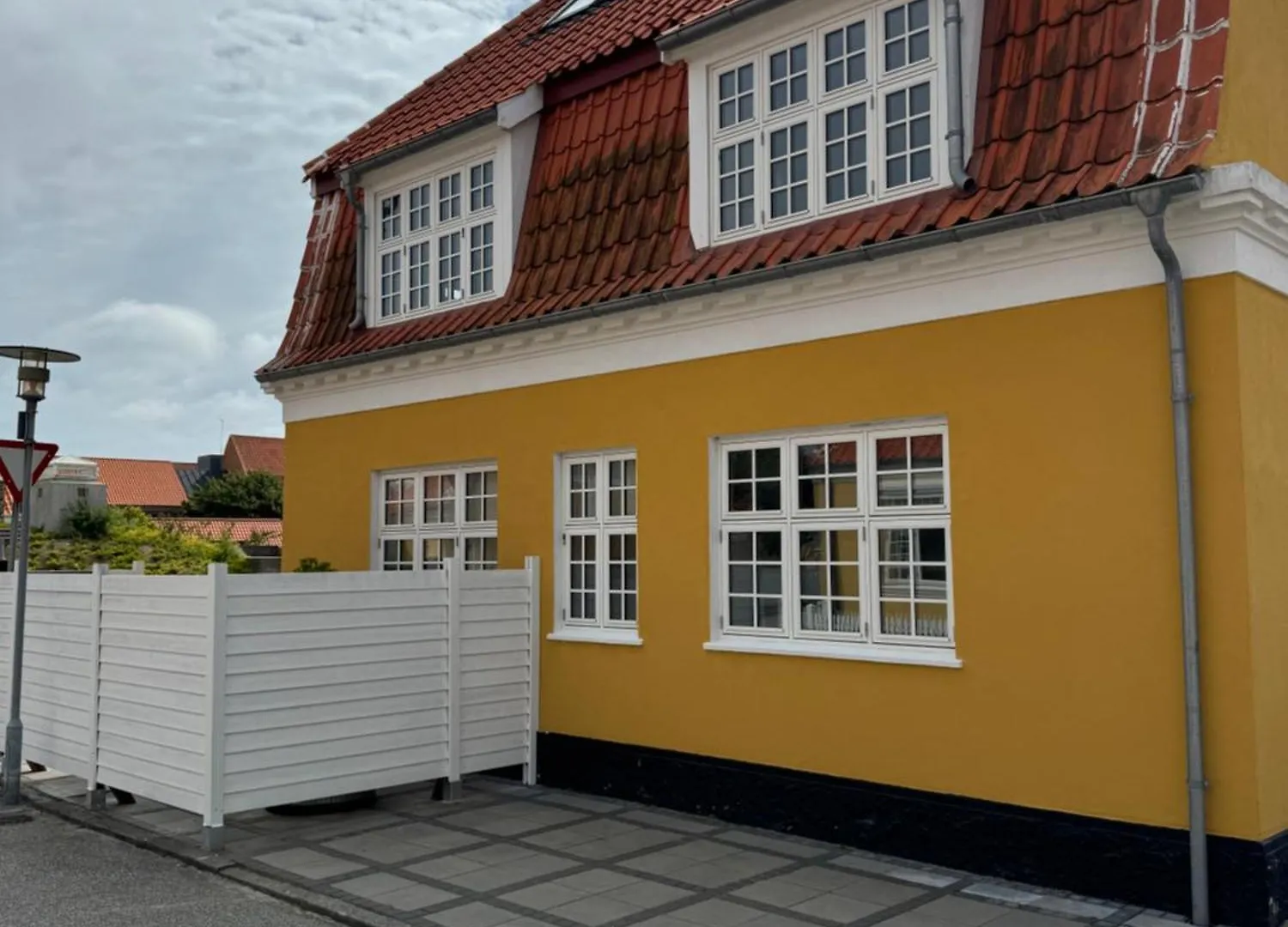 2 Centralt Beliggende Og Lyst Indrettet Lejlighed Skagen Apartmán